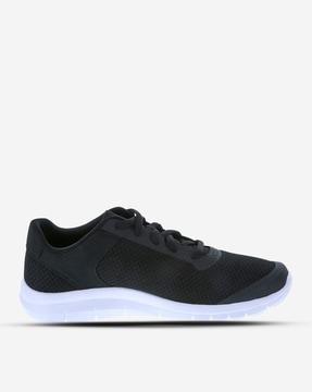 m09 textured low-top lace-up shoes