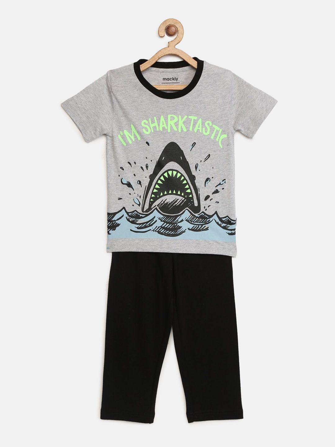 mackly boys grey & black printed night suit