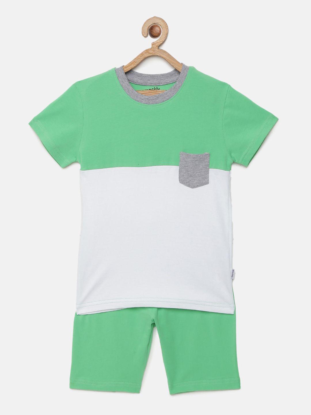 mackly boys white & green colourblocked night suit