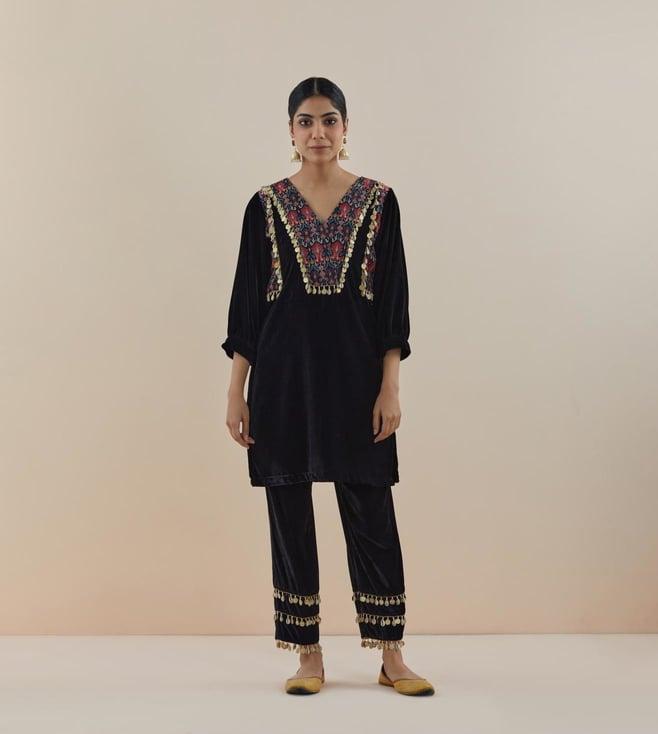 makaan.51 black raghbat aztec printed velvet kurta with bottom and dupatta