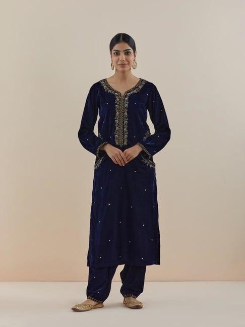 makaan.51 royal blue raghbat hand embroidered velvet kurta with bottom