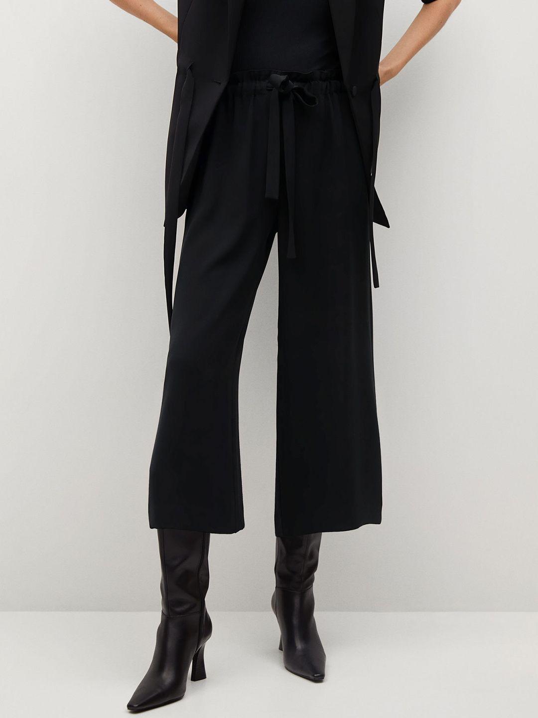 mango-women-black-regular-fit-solid-cropped-parallel-trousers