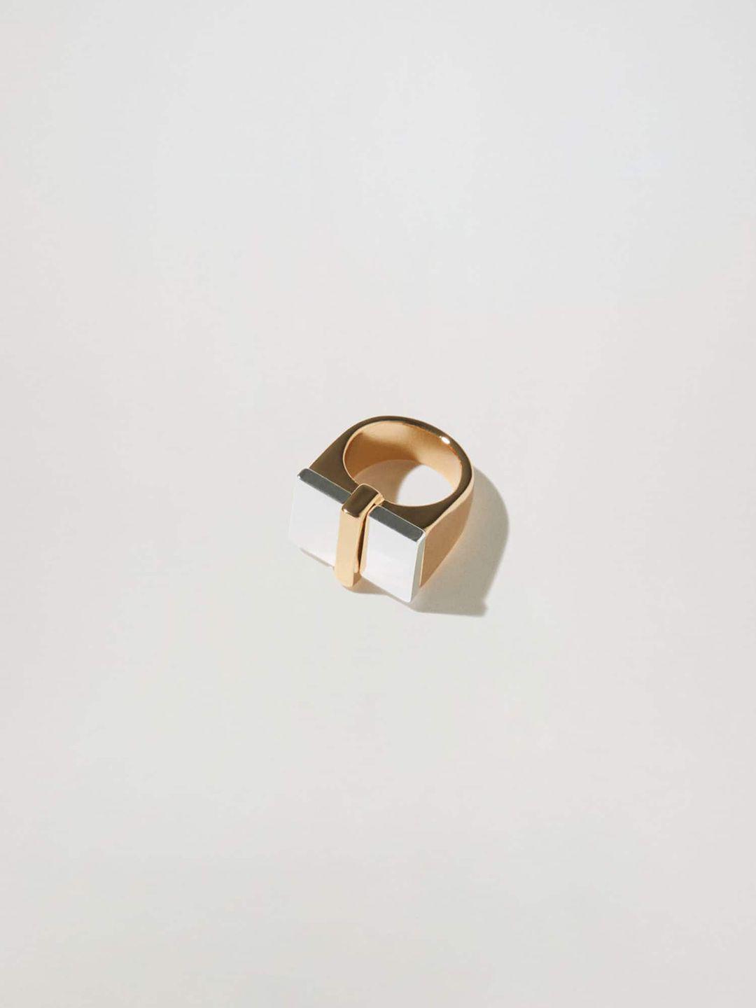mango finger ring with square design
