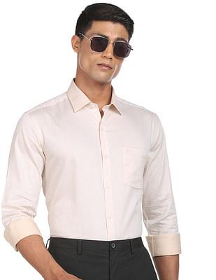 manhattan slim fit self designed shirt