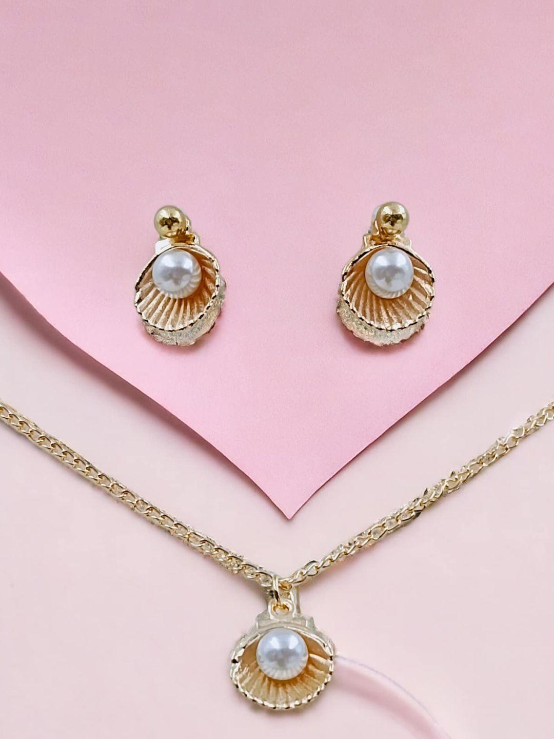 manikya gold plated pearls detail shell pendent set