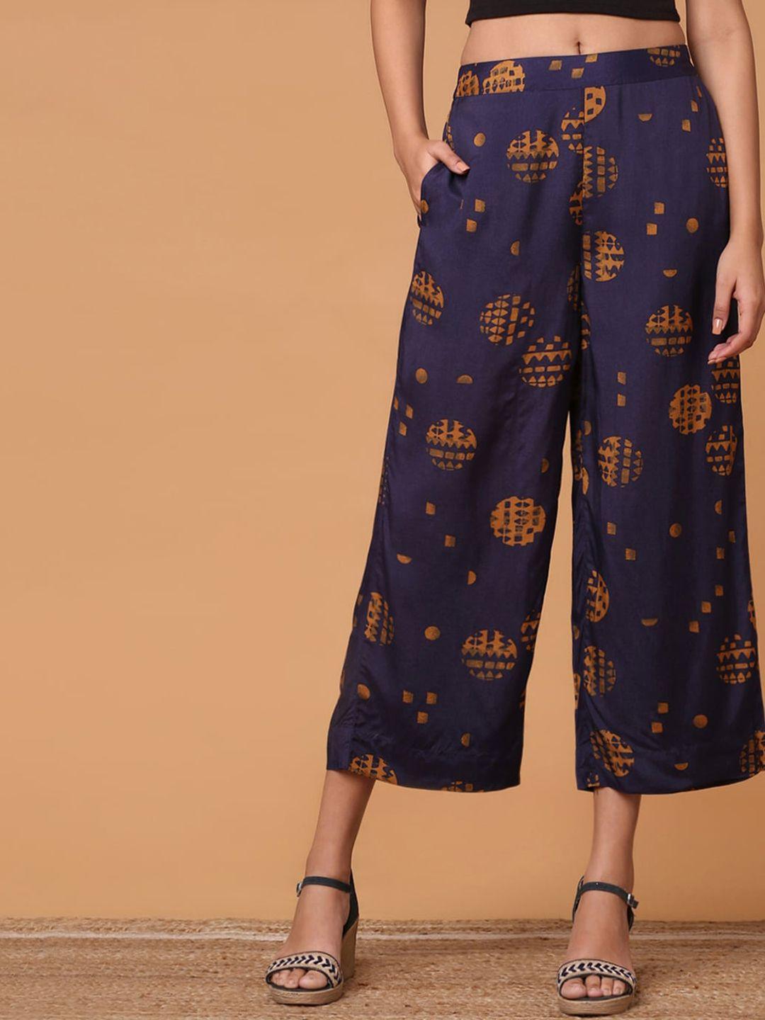 marigold lane women geometric printed straight fit cropped trousers