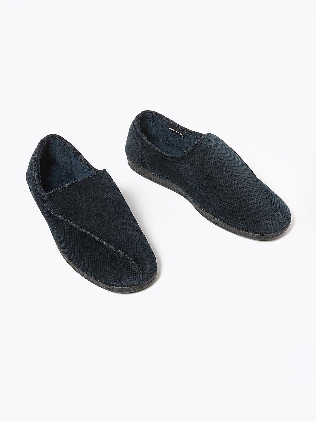 marks & spencer men textured room slippers