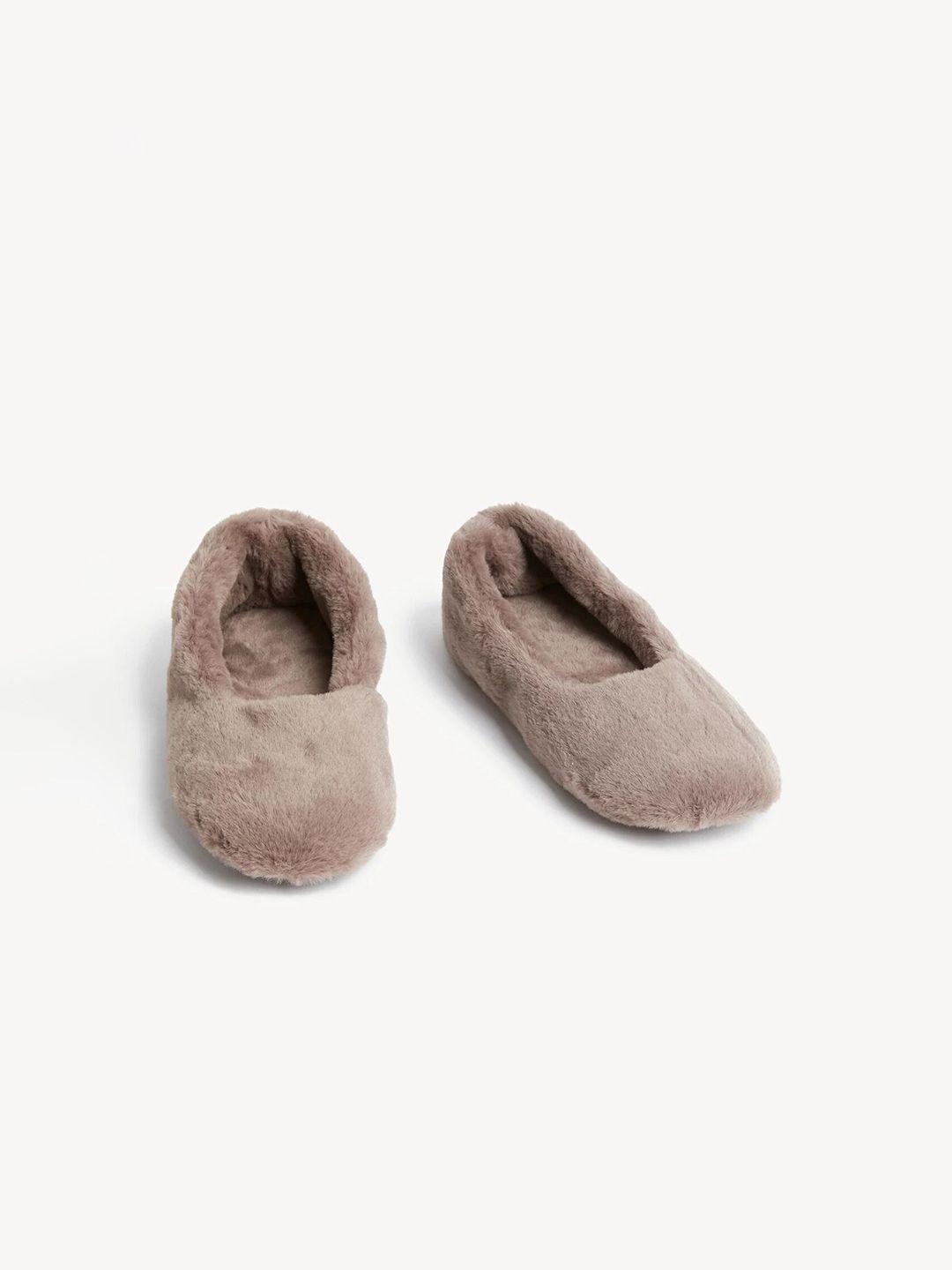 marks & spencer women self design fur room slippers