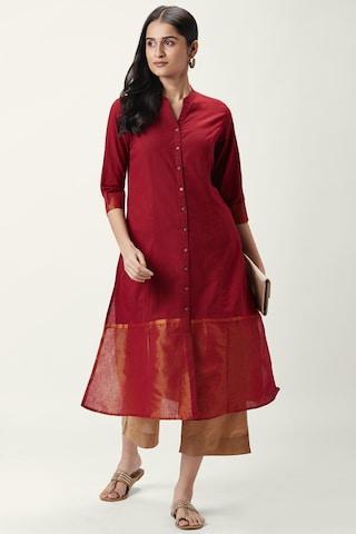 maroon color block casual mandarin 3/4th sleeves calf-length women regular fit kurta