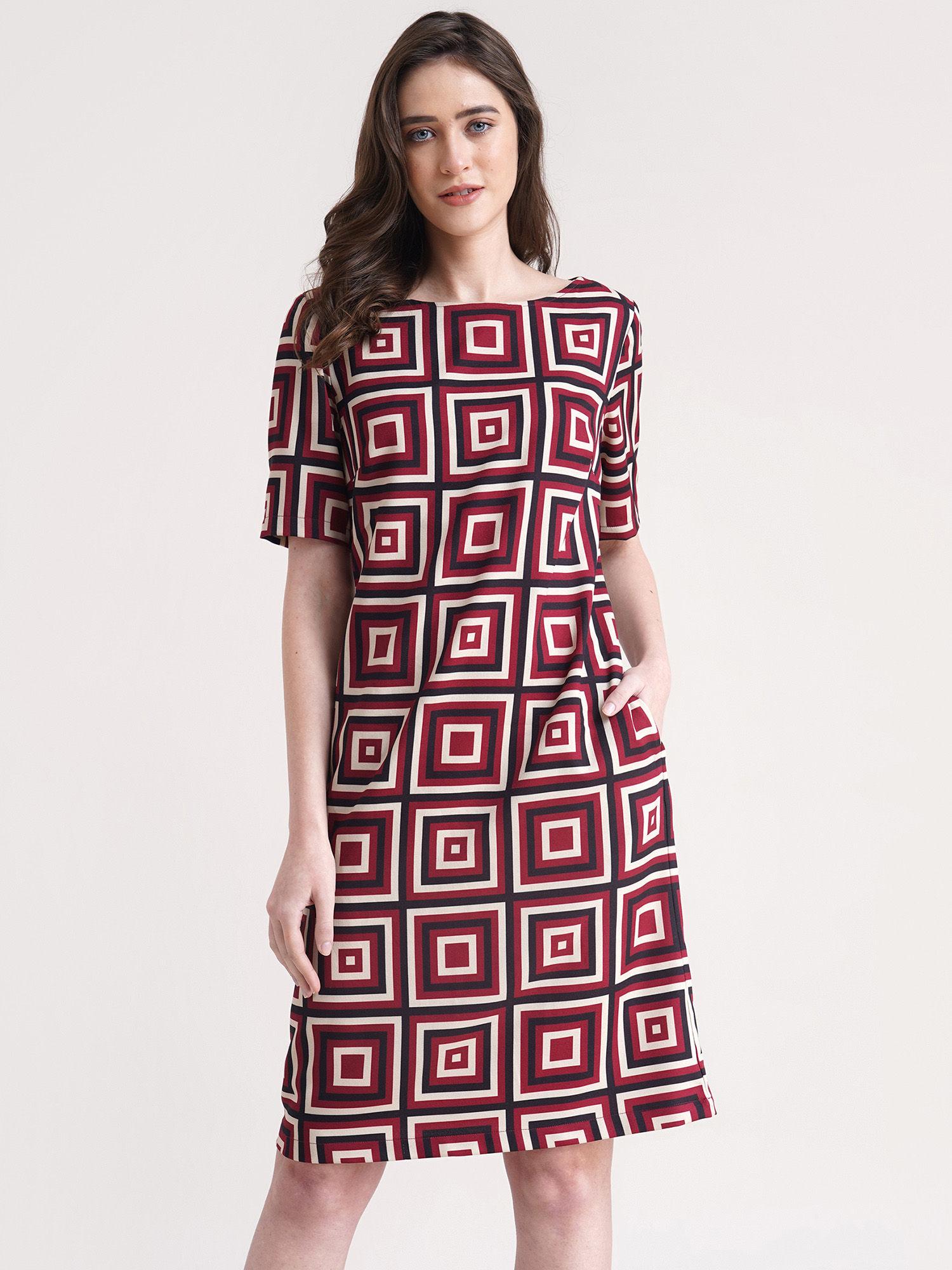 maroon boat neck geometric print shift dress