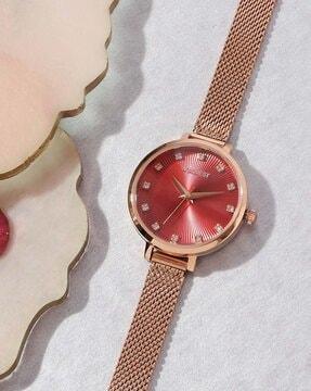 maroon dial analogue fashion watch with mesh strap for women