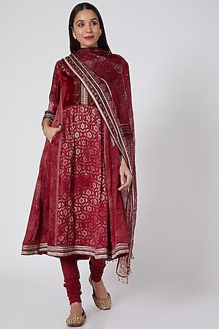 maroon embroidered & printed kurta set