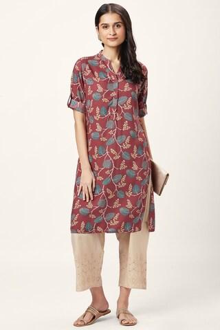 maroon floral print casual mandarin 3/4th sleeves knee length women regular fit kurta