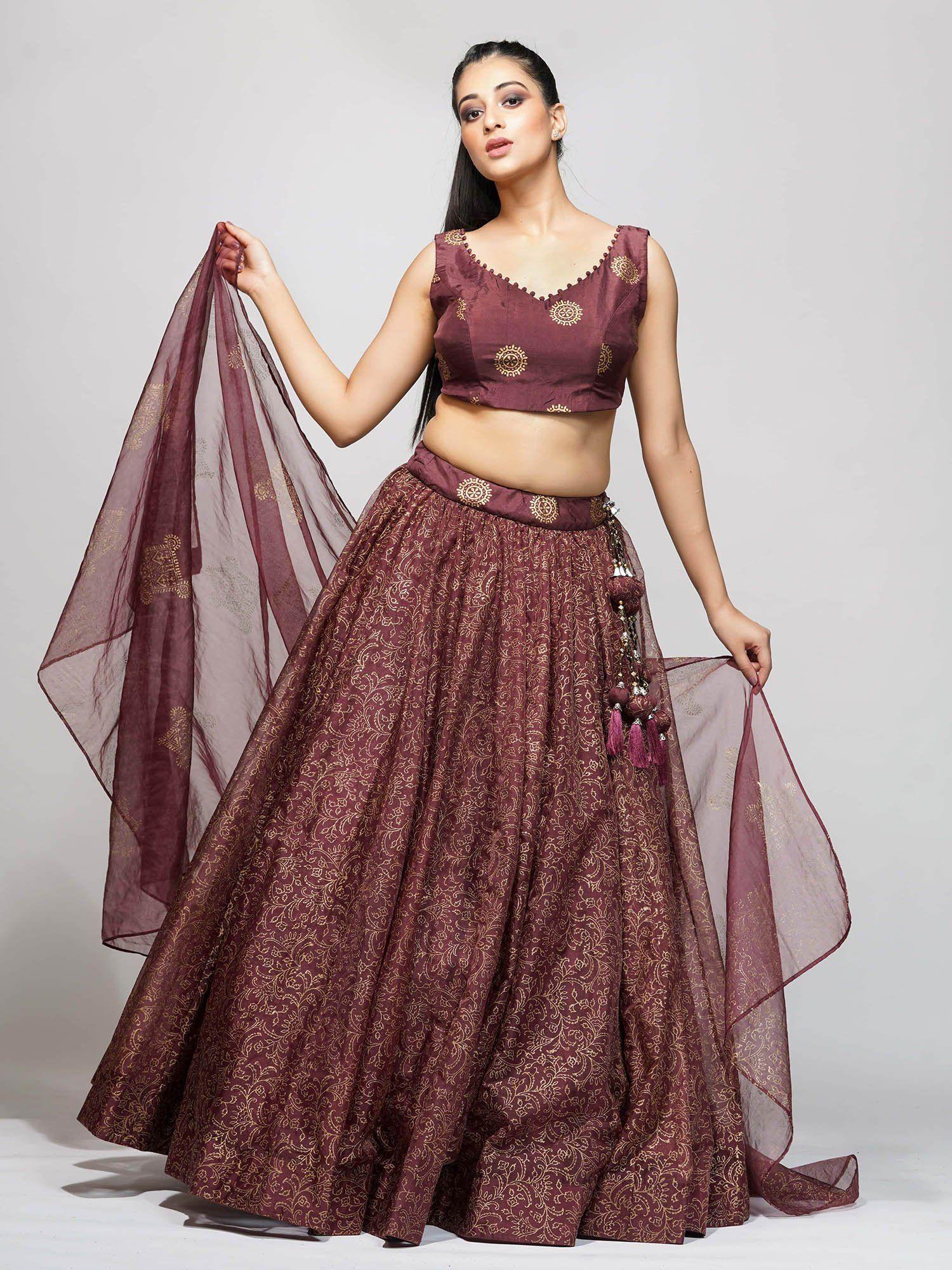 maroon metallic hand painted lehenga (set of 3)