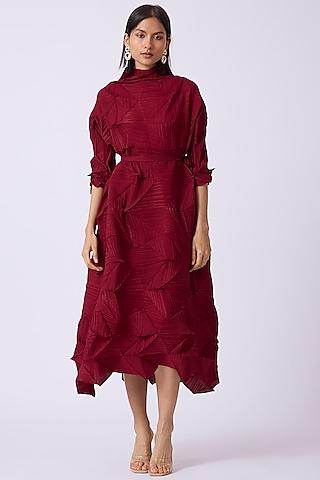 maroon pleated fabric midi dress
