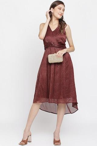 maroon pleated v neck casual knee length sleeveless women classic fit dress