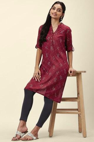 maroon print casual mandarin 3/4th sleeves knee length women regular fit kurta