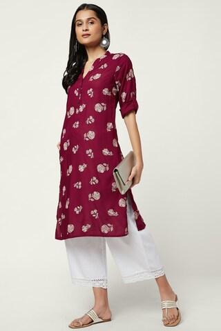 maroon print casual mandarin 3/4th sleeves knee length women regular fit kurta