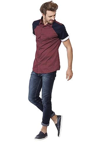 maroon printed shirt