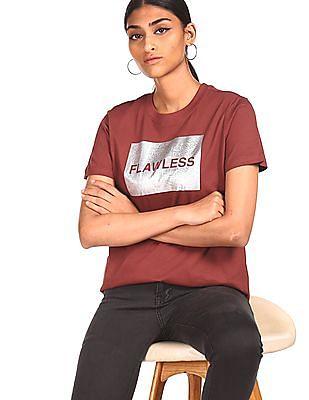 maroon round neck graphic print t-shirt