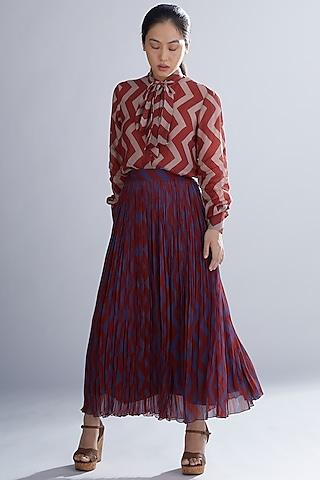 maroon shirt with zig zag pattern