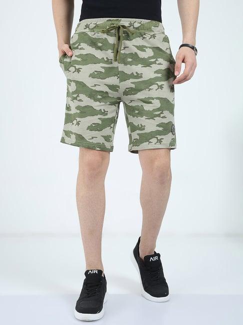 masculino latino green regular fit camo print shorts