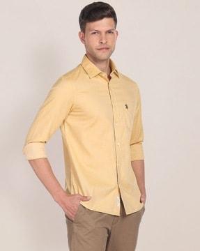 matt tailored fit shirt with patch pocket