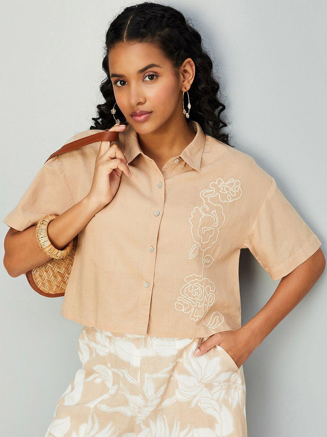 max abstract embroidered shirt style crop top