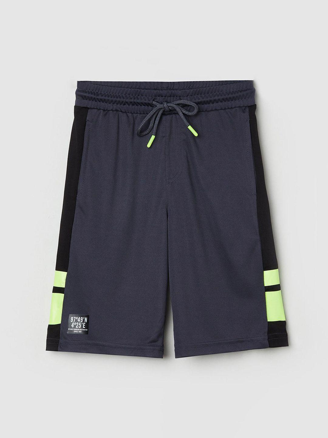 max boys charcoal & green solid shorts