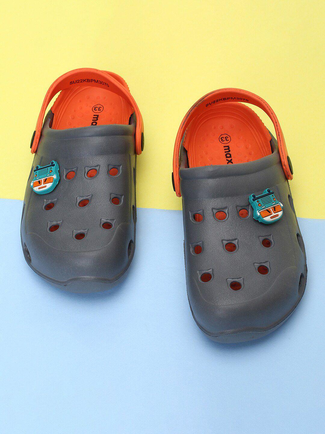 max boys colourblocked clogs