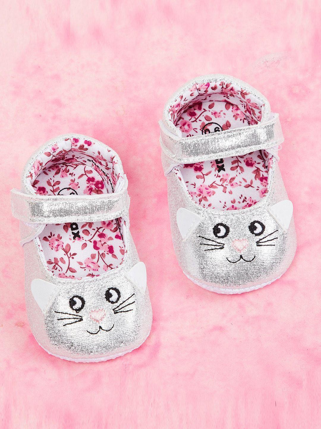 max infant girls silver-toned self-design booties