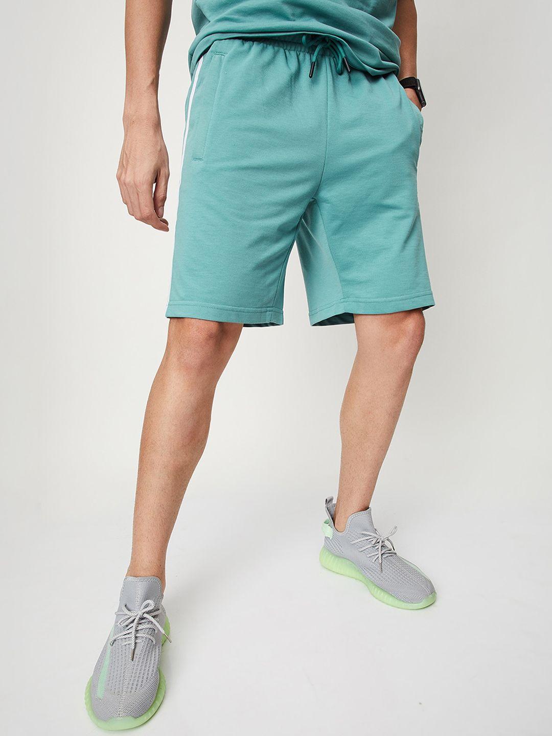 max men mid-rise sports shorts