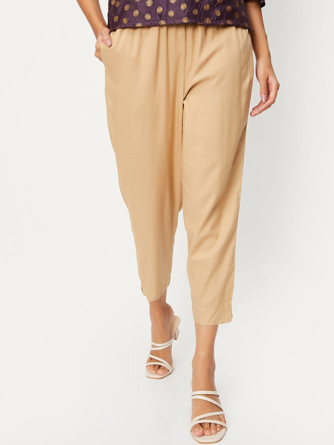 max women mid-rise flat-front plain cropped trousers