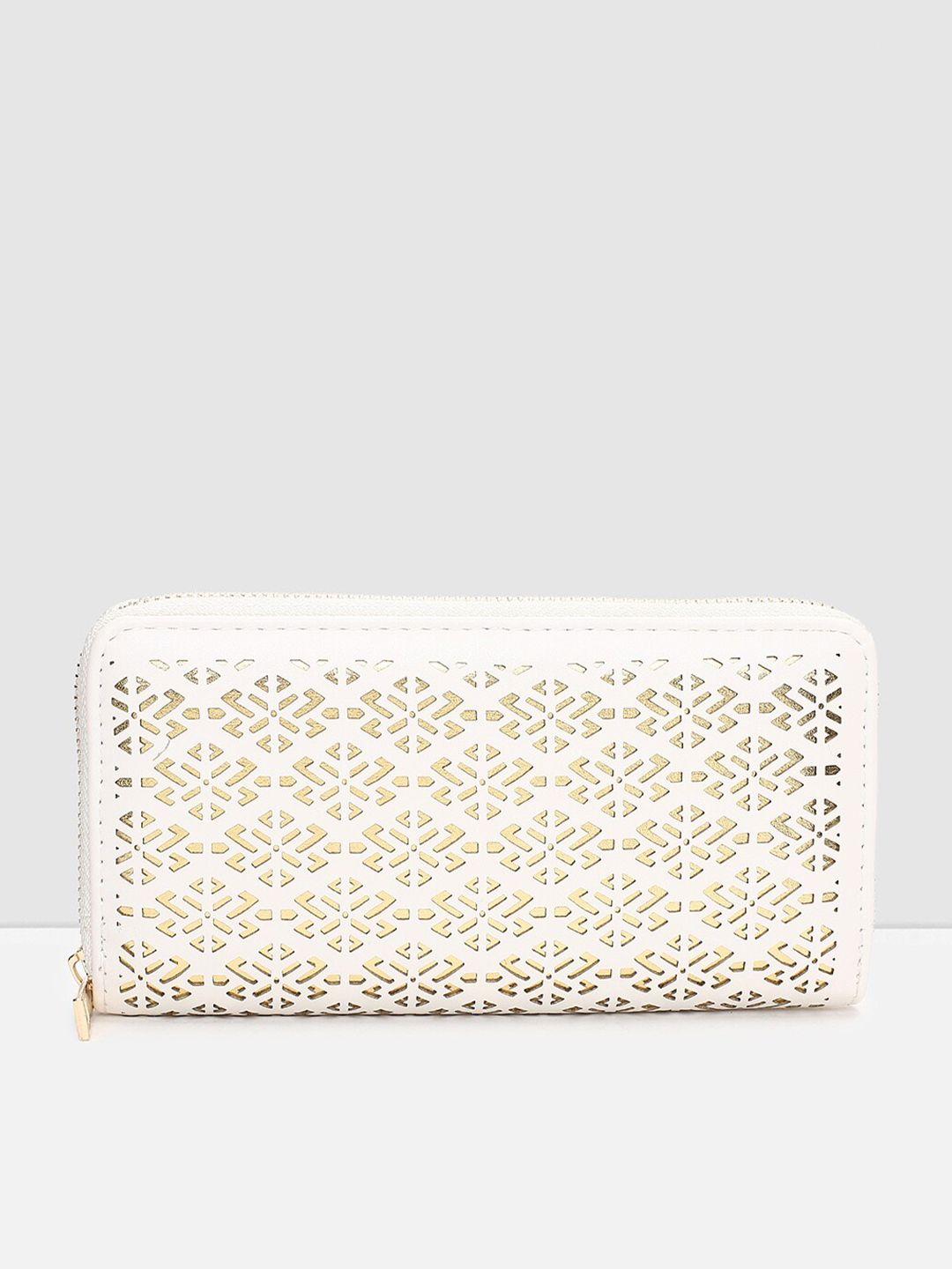 max women off white & gold-toned floral pu envelope