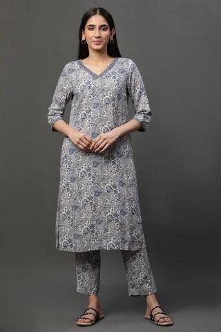 medium blue print casual 3/4th sleeves v neck women regular fit pant kurta set