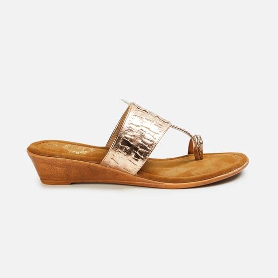 melange women textured toe-ring flat sandals