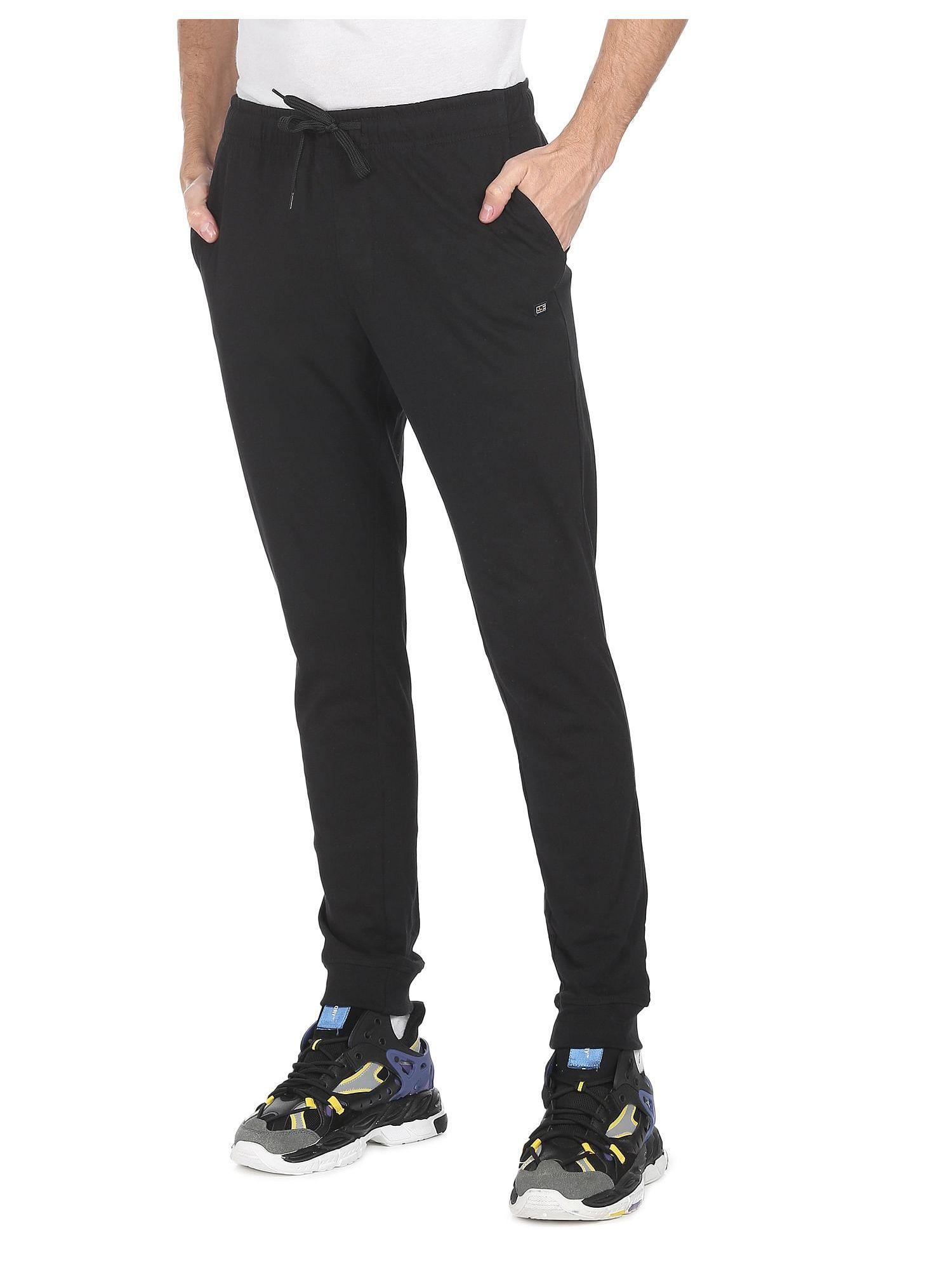 men black mid rise solid trackpant