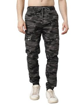men camouflage print relaxed fit jogger pants