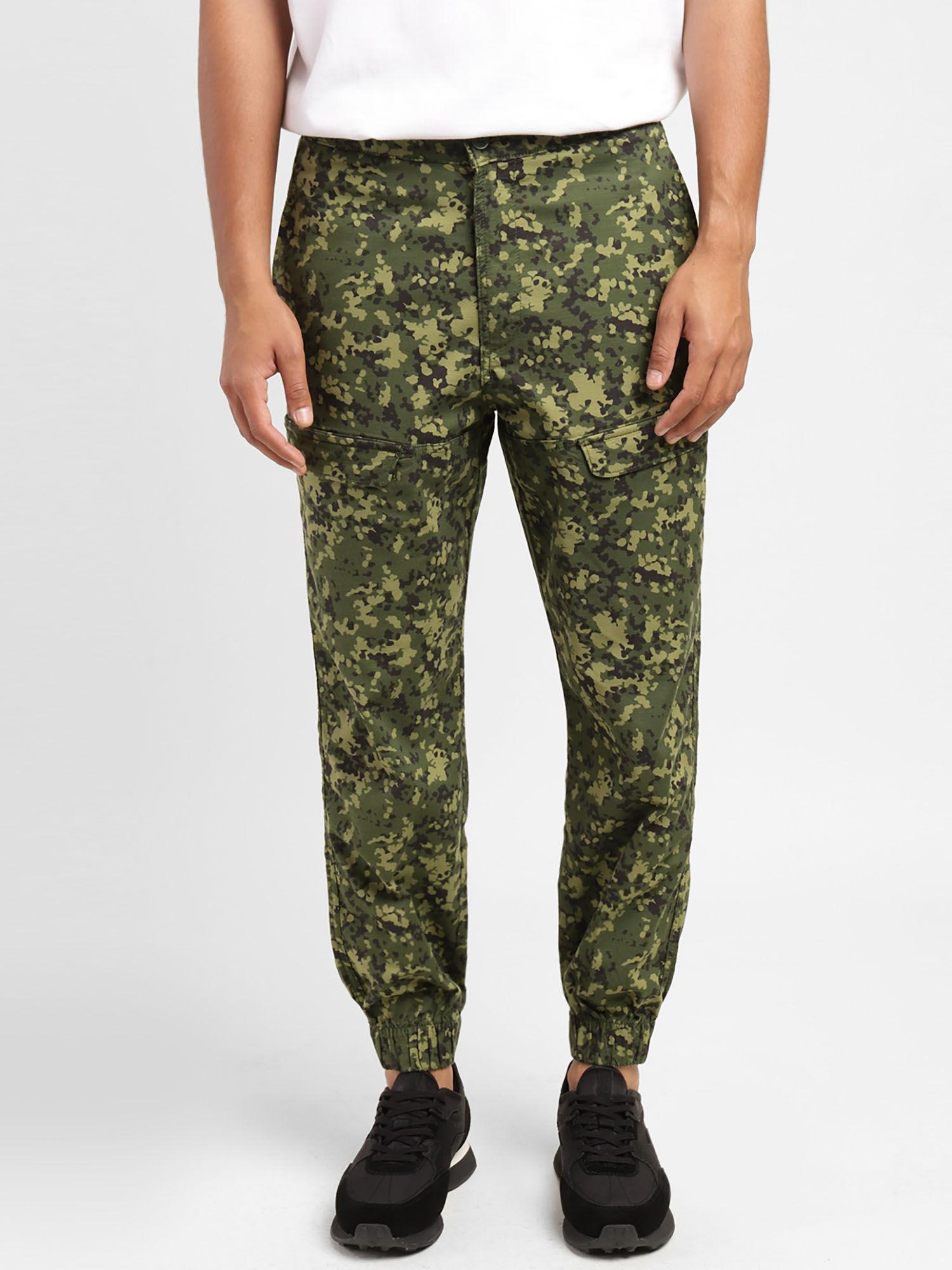 men camouflage printed mid-rise joggers