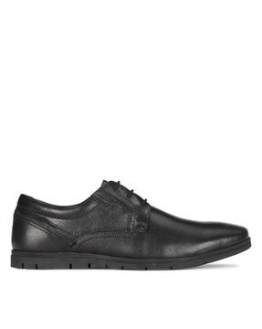 men flat heel formal shoe with lace fastening