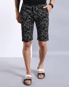 men floral print slim fit flat-front shorts