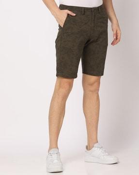 men floral print slim fit flat-front shorts