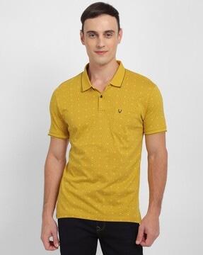 men geometric print regular fit polo t-shirt with patch pocket