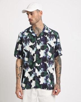 men graphic print regular fit shirt with cuban collar