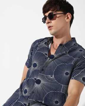 men graphic print slim fit shirt with spread collar