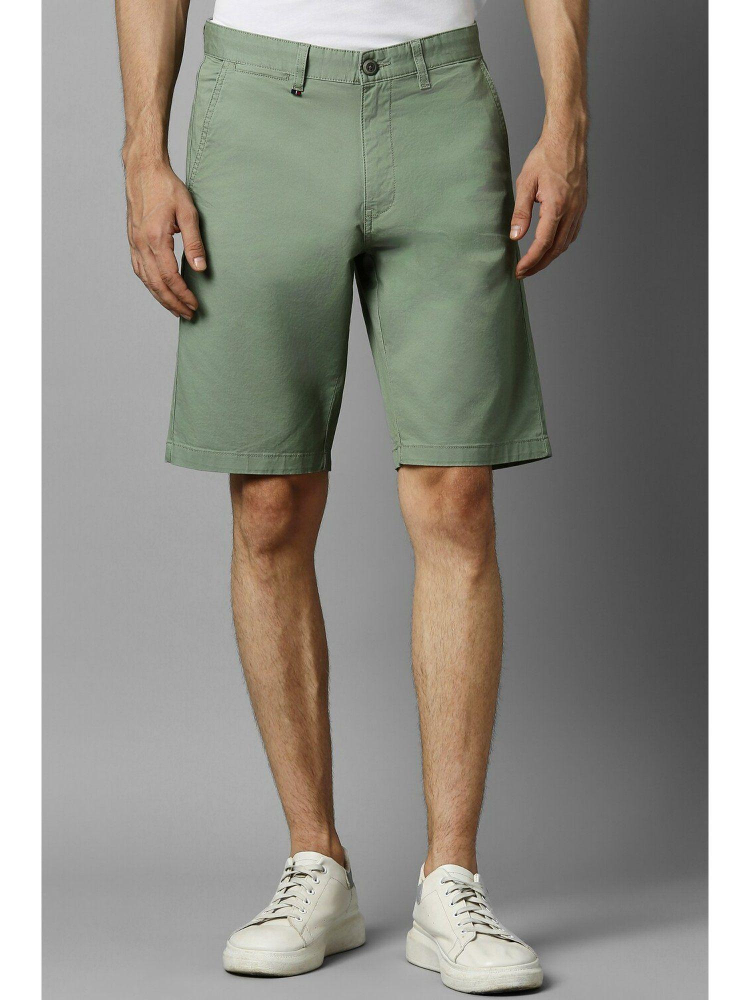 men green solid slim fit shorts