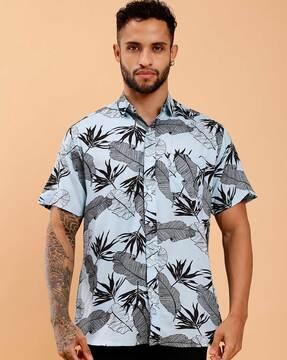 men leaf print regular fit shirt with patch pocket