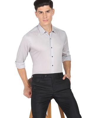 men light grey solid sateen weave manhattan slim fit formal shirt