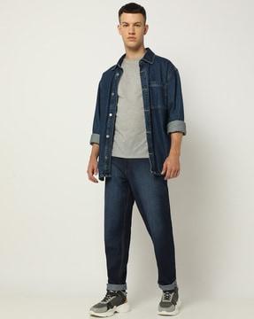 men-lightly-washed-relaxed-fit-jeans
