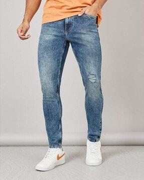 men lightly-washed skinny fit jeans